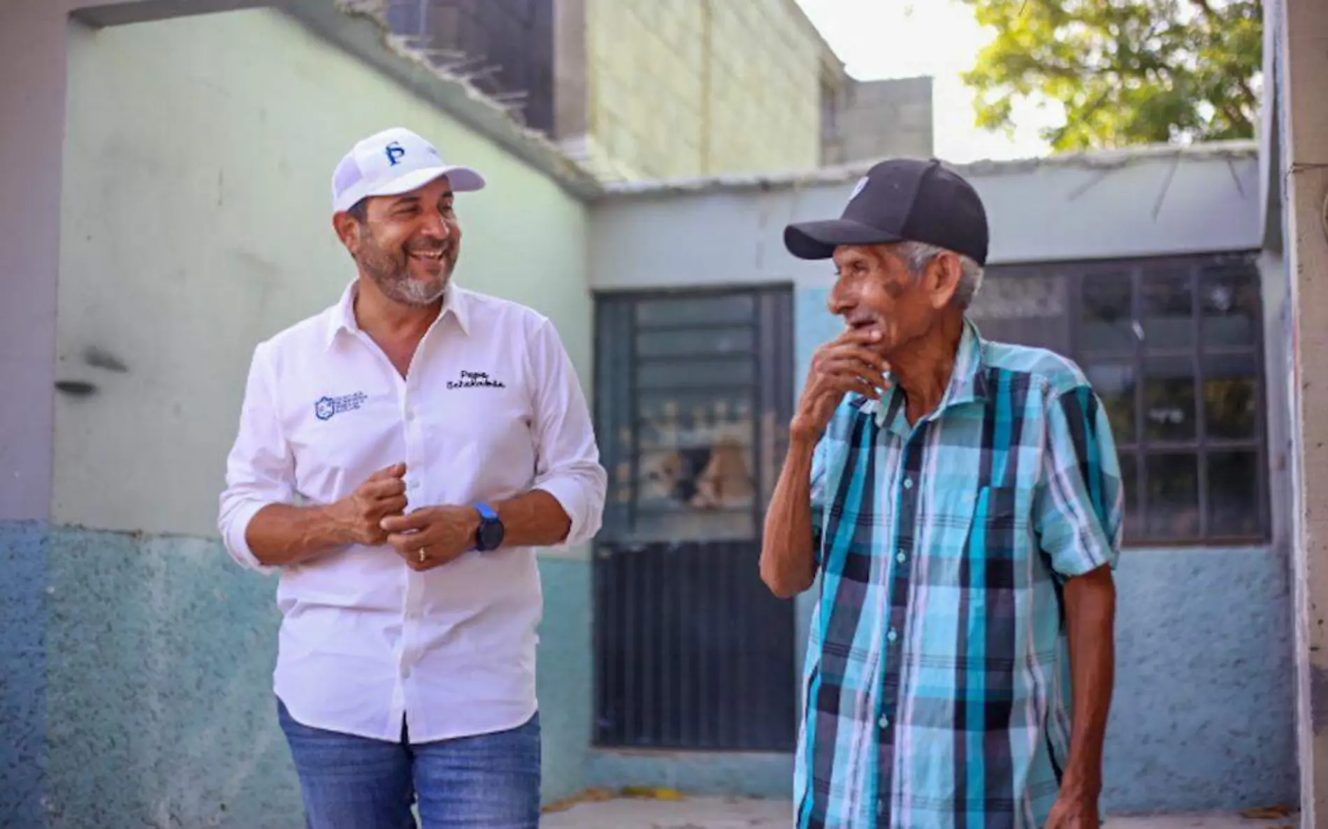 Continúa Pepe Schekaibán con limpieza en canales pluviales de Tampico 